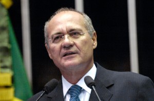Renan Calheiros é reconduzido a presidência do senado pela quarta vez