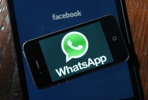 Além de troca de mensagens, Whatsapp também permite chamadas telefônicas via internet (Foto: Getty Imagens/AFP)