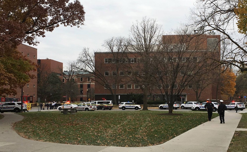 Sete pessoas foram hospitalizadas nesta segunda-feira (28) após um tiroteio ocorrido na Universidade Estadual de Ohio (Foto: Andrew Welsh-Huggins/AP)