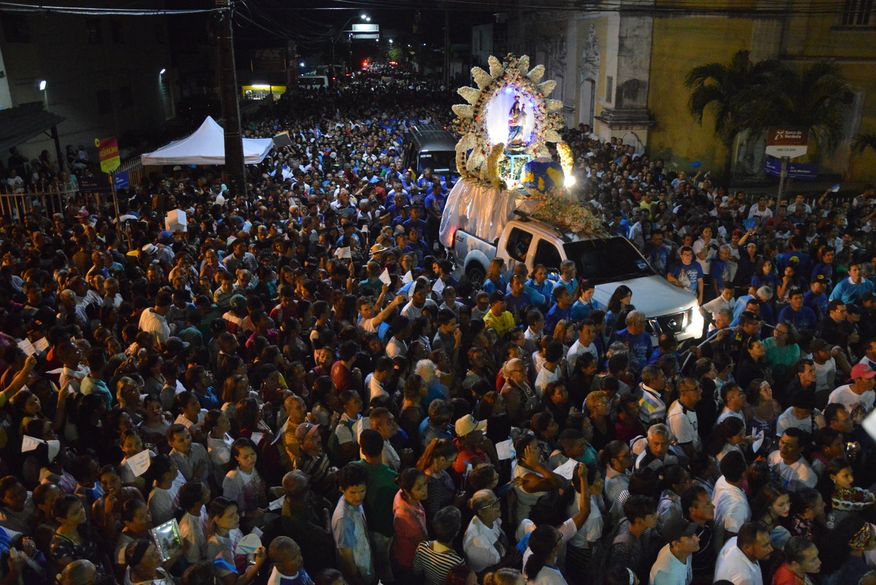 Fiéis acompanham a romaria na avenida João Machado, Centro. (Foto: Secom JP)