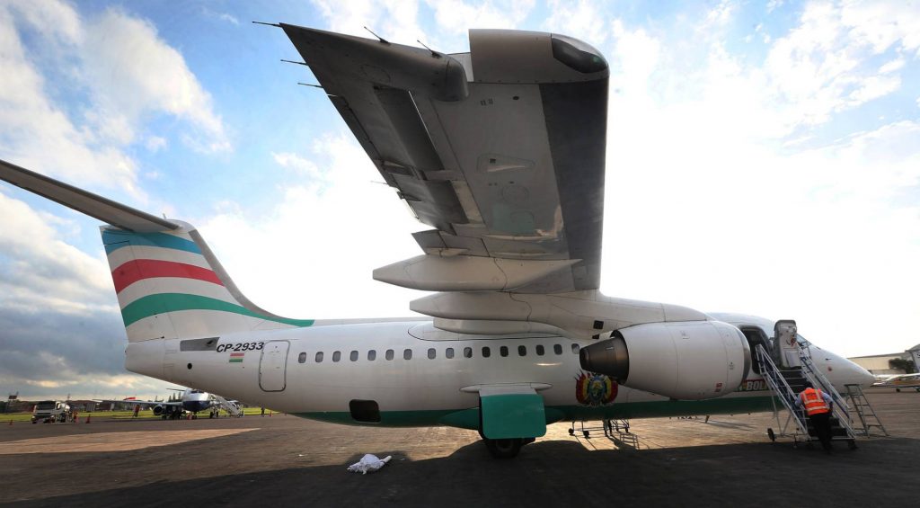 Autoridades de Brasil, Colômbia e Bolívia investigarão o acidente do avião da empresa LaMia, que deixou 71 mortos. REUTERS