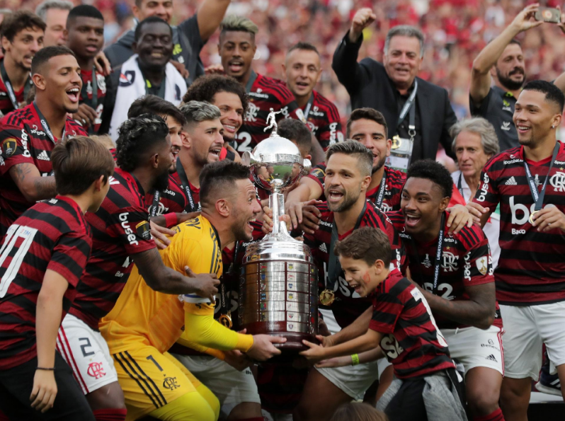 Flamengo conquista o continente quando tudo parecia dar errado – (Foto: UOL Esportes)